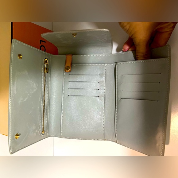 LOUIS VUITTON CHAMPAGNE GOLD VERNIS TRI-FOLD WALLET/BELT BAG - Picture 6 of 6